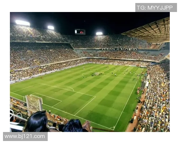 传奇球场上的英雄们：回顾那些有名的经典足球明星与他们的辉煌岁月