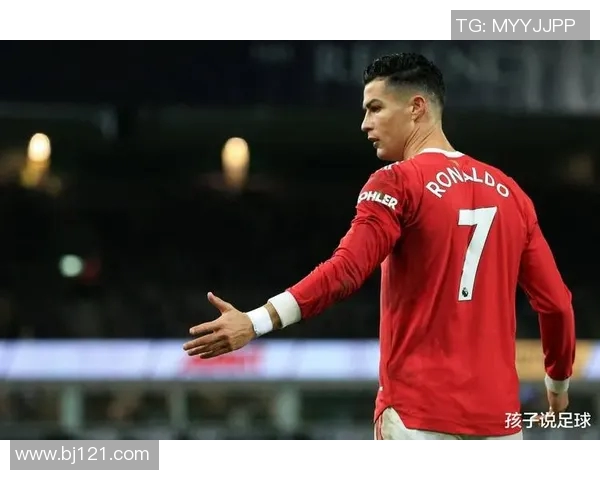 怀旧经典老足球明星海报图展现绿茵场上的传奇与荣耀 怀旧经典老足球明星海报图展现绿茵场上的传奇与荣耀